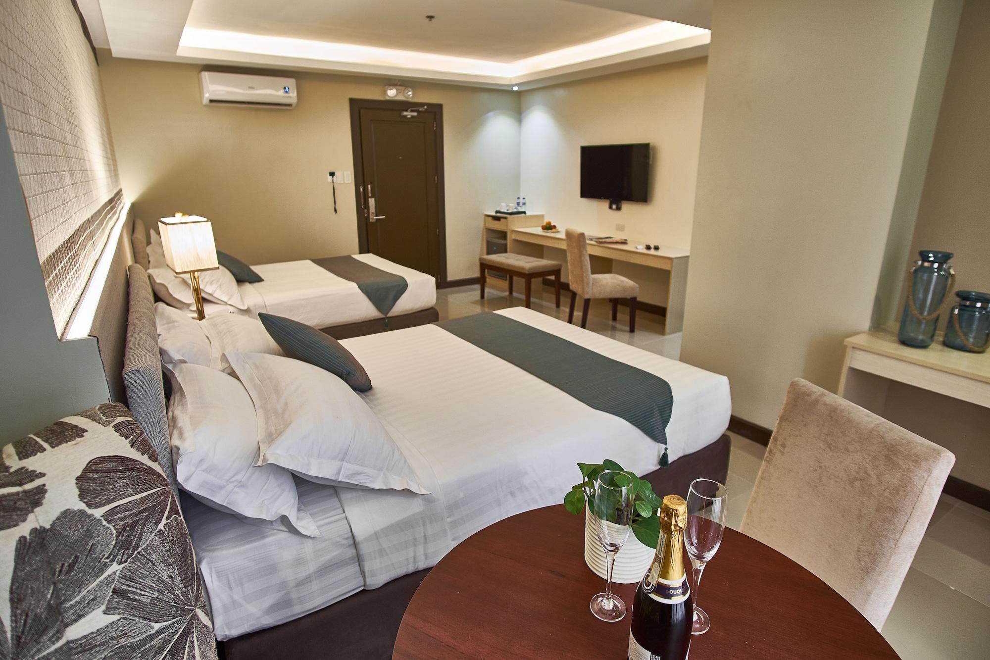 J7 Hotel Илоило Экстерьер фото