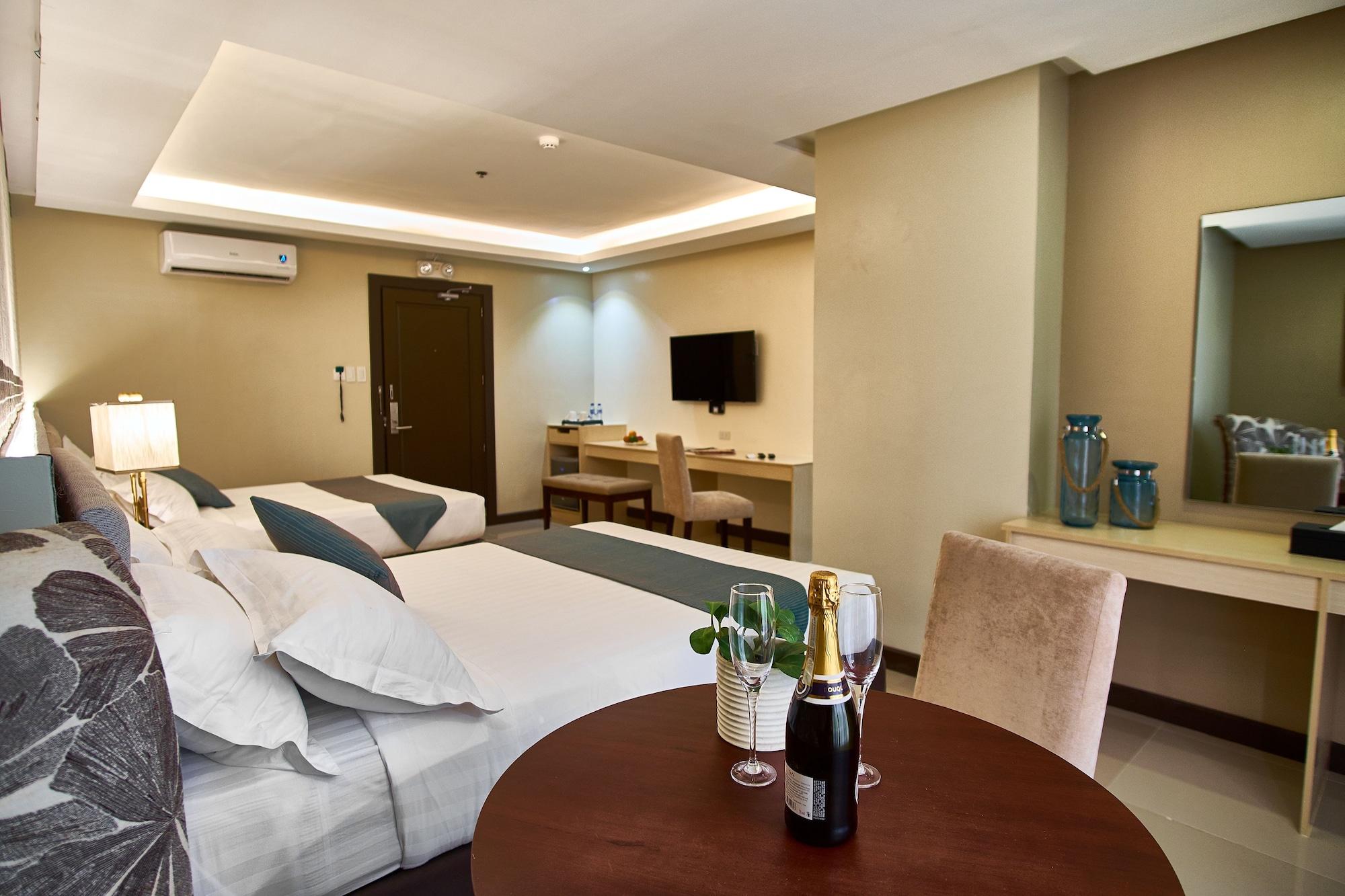 J7 Hotel Илоило Экстерьер фото