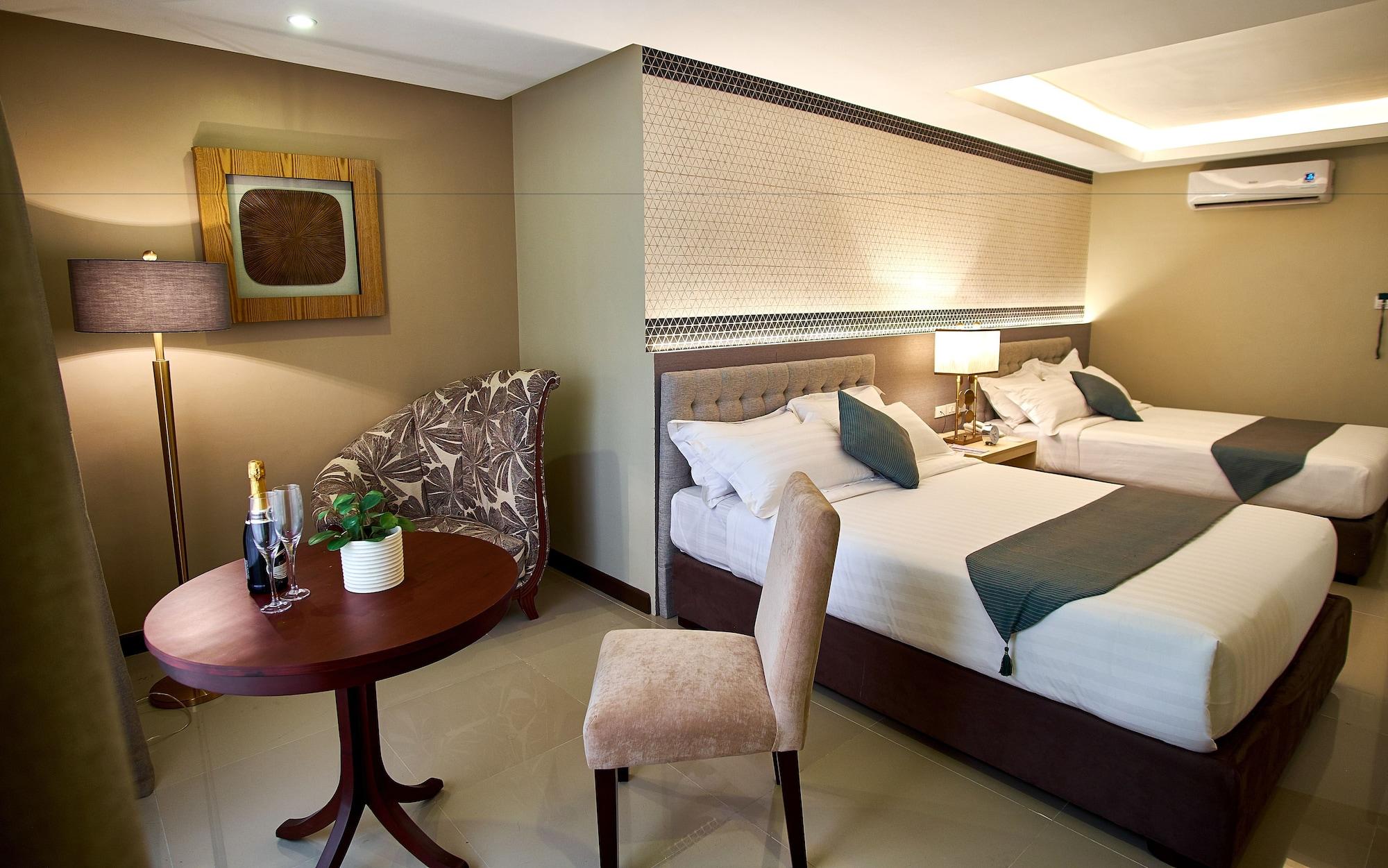 J7 Hotel Илоило Экстерьер фото