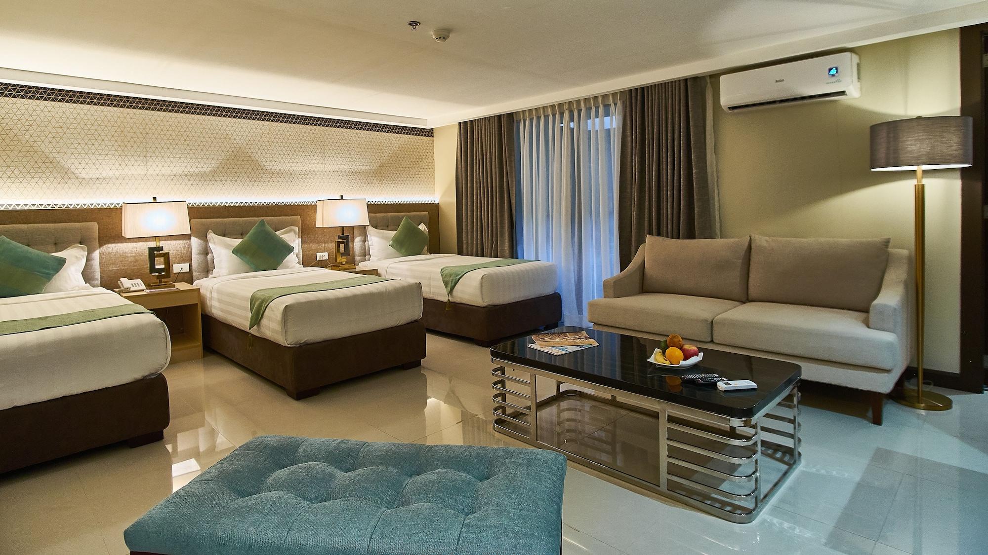 J7 Hotel Илоило Экстерьер фото