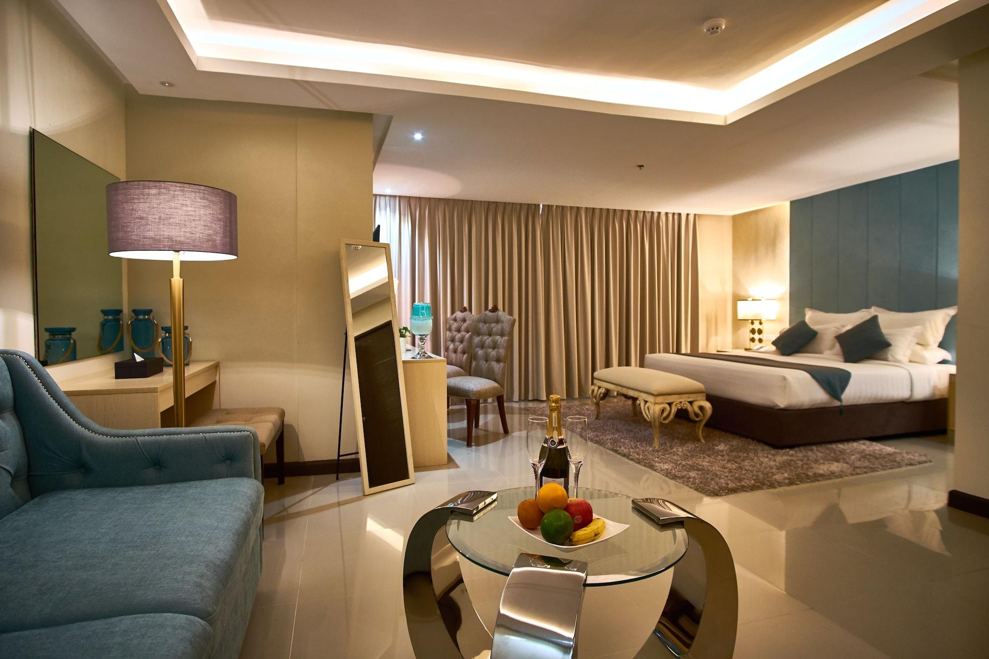 J7 Hotel Илоило Экстерьер фото