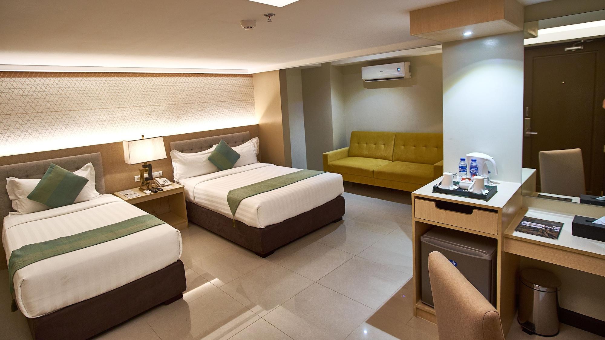 J7 Hotel Илоило Экстерьер фото