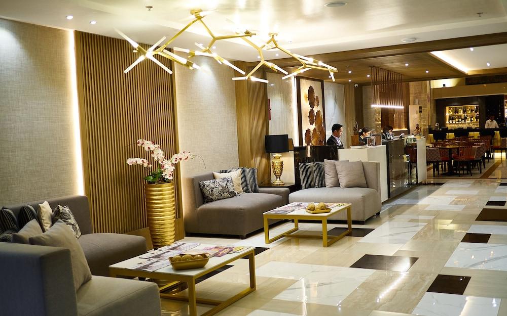 J7 Hotel Илоило Экстерьер фото