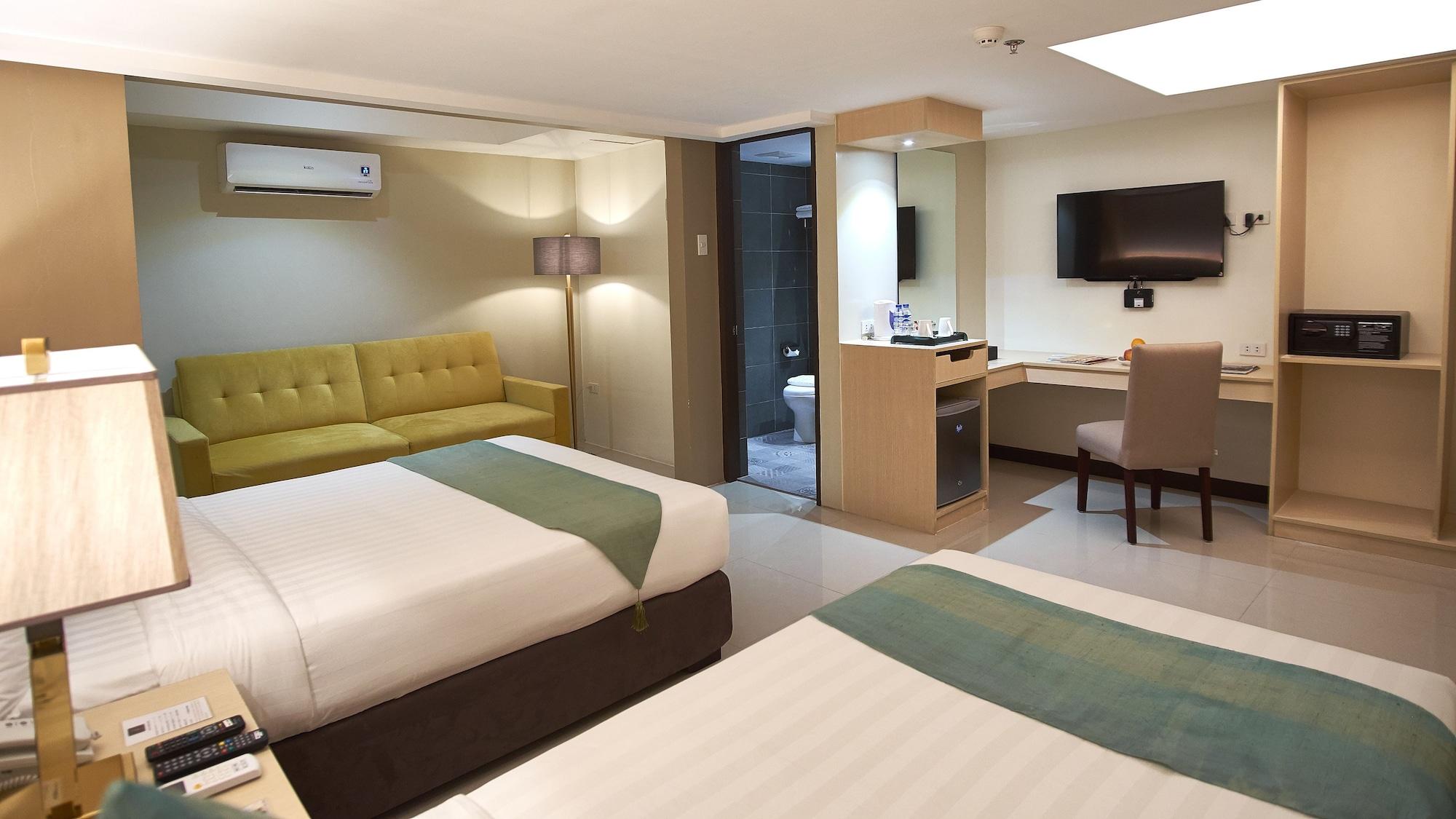 J7 Hotel Илоило Экстерьер фото