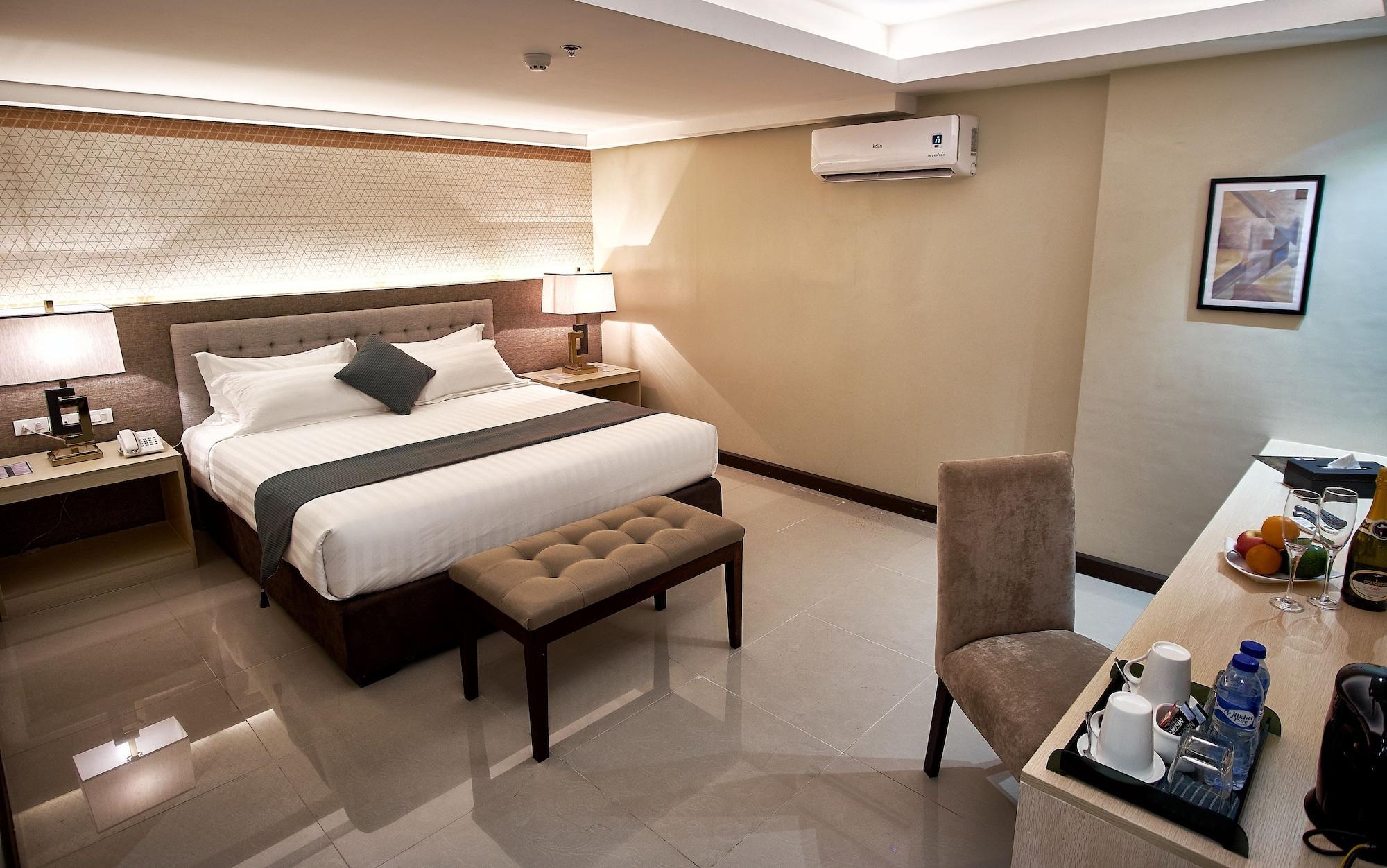J7 Hotel Илоило Экстерьер фото
